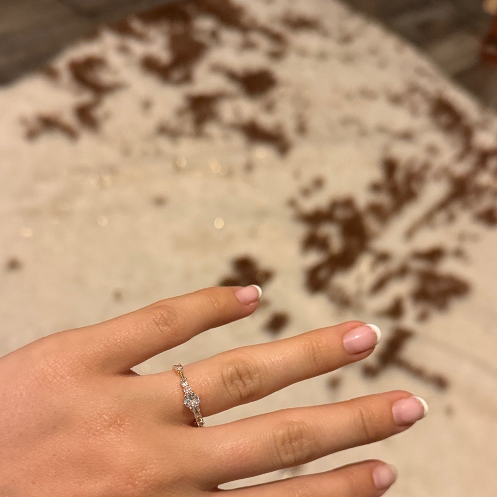 Elegant gold right with faux diamonds